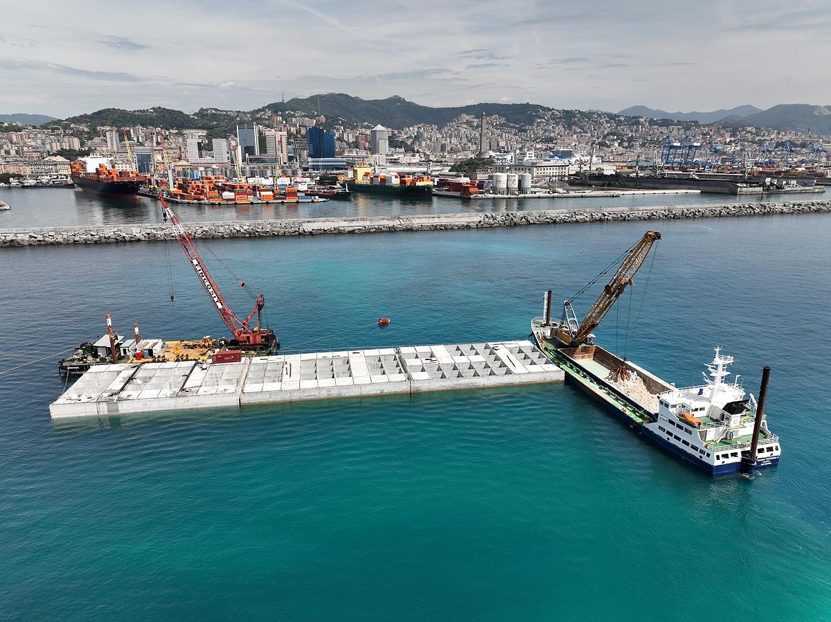 Akdeniz’in ortasına dev proje: 6 kilometrelik duvar için yüzlerce tonluk bloklar yerleştirilecek