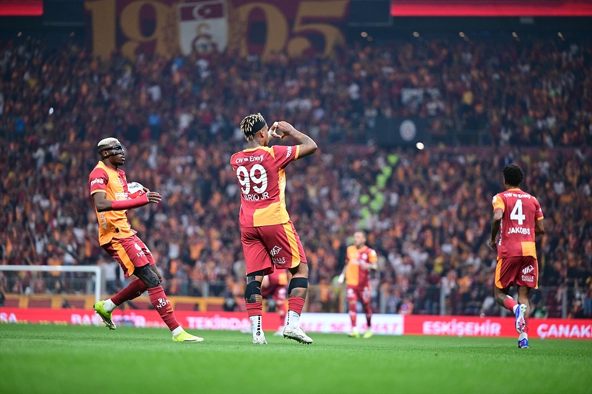 Galatasaray, Antalyaspor karşısında zorlansa da şampiyonluğu 4-2’lik galibiyetle ilan etti